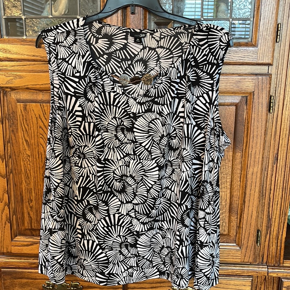 NWOT EAST 5th BLACK & WHITE CASUAL STYLE TANK BLOUSE SZ 3X